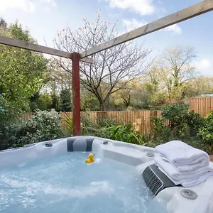 https://white-cross-cottage.cardiffhotelswales.com