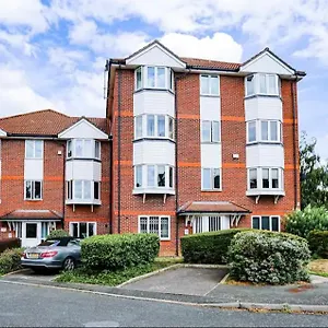 Spacious 2 Bedroom Apartment